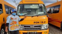 Tunjukkan Perempuan Papua Bisa, Naomi Demotekay jadi Supir Microbus PON XX