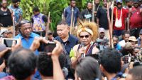53 Wartawan Datangi Kediaman Gubernur Enembe