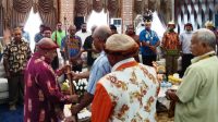 Dewan Adat Kukuhkan Lukas Enembe Sebagai Pemimpin Besar Papua
