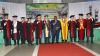 Kenius Kogoya  Raih Gelar Doktor Dengan Predikat Cum Laude
