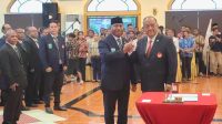 Dominggus Mandacan Dilantik Jadi Ketua KONI Papua Barat
