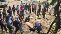 Pangkostrad dan Pangdam Cenderawasih Penuhi Kebutuhan Air Bersih Masyarakat Di Perbatasan Papua