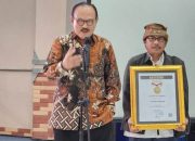 Eros Jarot Raih Anugerah Tokoh Pejuang Kemerdekaan Pers