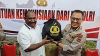 Kapolri Kirim 1.500 Jaket dan Sembako untuk Warga Puncak Papua Tengah