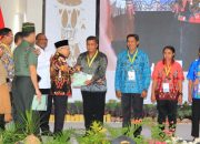 Wapres Serahkan 120 Sertifikat ke Warga Papua