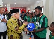 Gubernur Velix Wanggai Sambut Wapres di Wamena