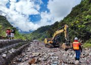 Banjir dan Longsor, Freeport Perbaiki Jalan dan Jembatan di Kampung Waa Banti