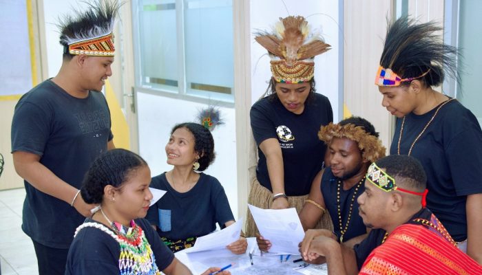Mantap Apa Bilang, Sagu Foundation Rilis Papuan Contextual English Coursebook