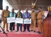 Gubernur Tabo Salurkan Dana Rp1,25 M untuk 3 Gereja di Yahukimo