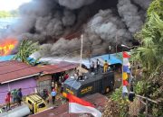 Ratusan Warga Kehilangan Tempat Tinggal Akibat Kebakaran di Kampung Nelayan Jayapura