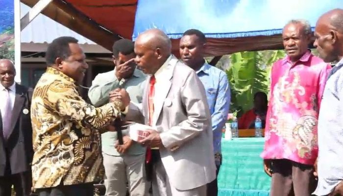 Kadis Alpius Yigibalom Hadiri Konferensi Persekutuan Gereja Baptis di Maki, Serahkan Bantuan Rp100 Juta