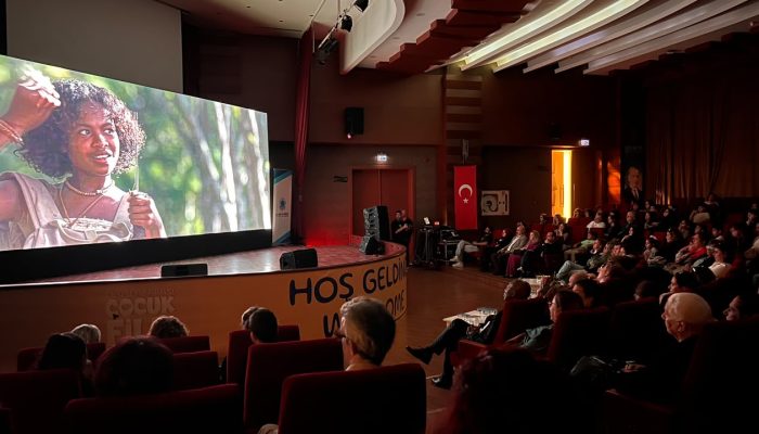 Film Teman Tegar Maira: Whisper From Papua Raih Global Peace and Friendship